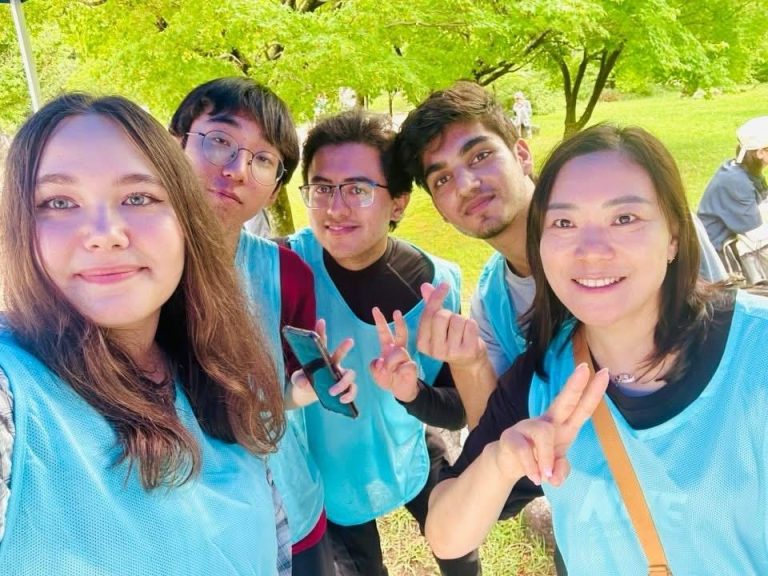 Selfie with friends on campus